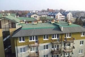 dach budynku spółdzielni mieszkaniowej